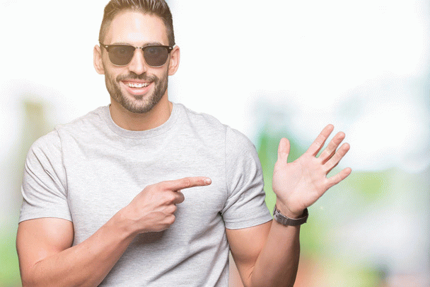 چطور از فراموشی عشق جلوگیری کنیم؟ ۱۲ نکته برای حفظ شعله‌های رابطه